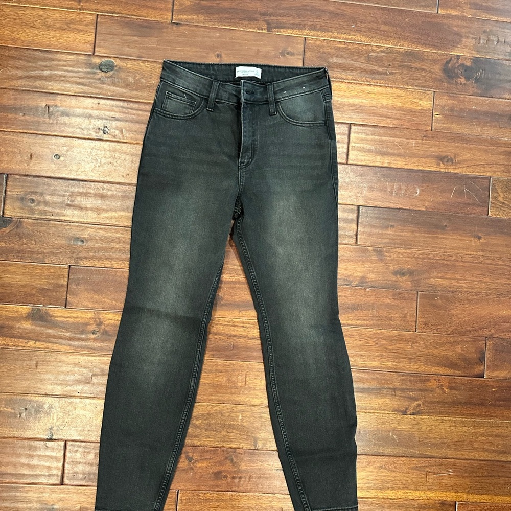 Abercrombie & Fitch Gray Skinny Jeans